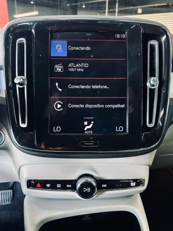 Volvo XC40 2.0 T4 GASOLINA MOMENTUM GEARTRONIC 2020/2020 CASTELLAN E TOMAZONI MOTORS CAXIAS DO SUL / Carros no Vale Volvo XC40 2.0 T4 GASOLINA MOMENTUM GEARTRONIC 2020/2020 CASTELLAN E TOMAZONI MOTORS CAXIAS DO SUL / Carros no Vale