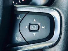 Volvo XC40 2.0 T4 GASOLINA MOMENTUM GEARTRONIC 2020/2020 CASTELLAN E TOMAZONI MOTORS CAXIAS DO SUL / Carros no Vale