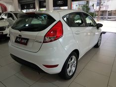 Ford FIESTA 1.6 SE HATCH 16V FLEX 4P POWERSHIFT 2015/2016 ADVANT AUTOMÓVEIS CAXIAS DO SUL / Carros no Vale