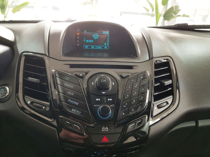 Ford FIESTA 1.6 TITANIUM HATCH 16V FLEX 4P POWERSHIFT 2015/2016 ADVANT AUTOMÓVEIS CAXIAS DO SUL / Carros no Vale