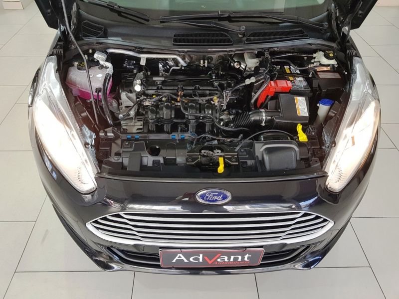 Ford FIESTA 1.6 TITANIUM HATCH 16V FLEX 4P POWERSHIFT 2015/2016 ADVANT AUTOMÓVEIS CAXIAS DO SUL / Carros no Vale