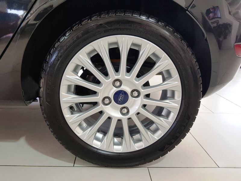 Ford FIESTA 1.6 TITANIUM HATCH 16V FLEX 4P POWERSHIFT 2015/2016 ADVANT AUTOMÓVEIS CAXIAS DO SUL / Carros no Vale