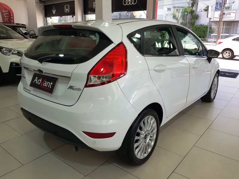 Ford FIESTA 1.6 TITANIUM HATCH 16V FLEX 4P POWERSHIFT 2014/2015 ADVANT AUTOMÓVEIS CAXIAS DO SUL / Carros no Vale