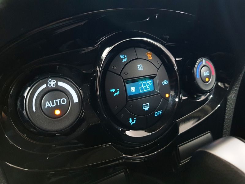 Ford FIESTA 1.6 TITANIUM SEDAN 16V FLEX 4P POWERSHIFT 2014/2015 ADVANT AUTOMÓVEIS CAXIAS DO SUL / Carros no Vale