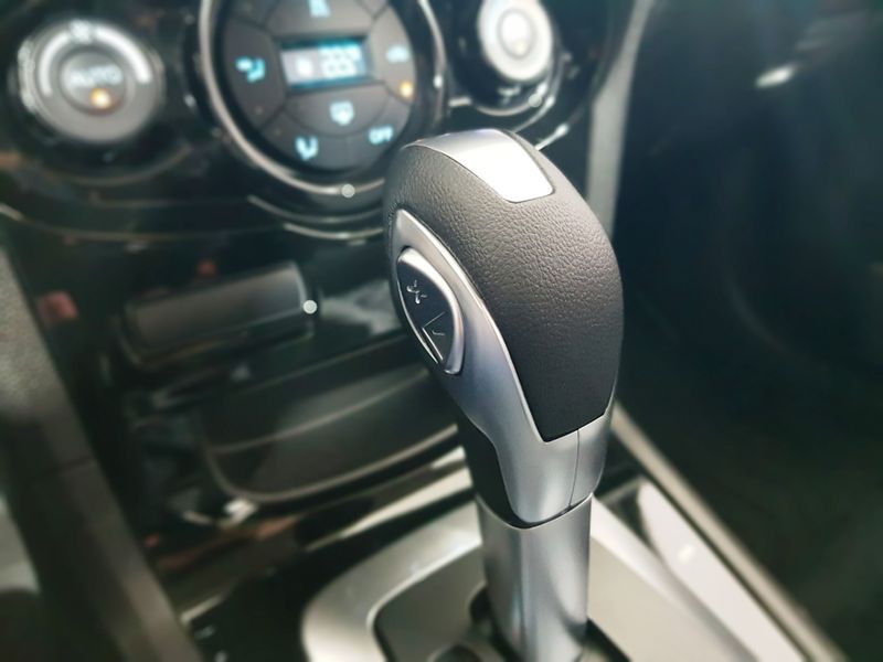 Ford FIESTA 1.6 TITANIUM SEDAN 16V FLEX 4P POWERSHIFT 2014/2015 ADVANT AUTOMÓVEIS CAXIAS DO SUL / Carros no Vale