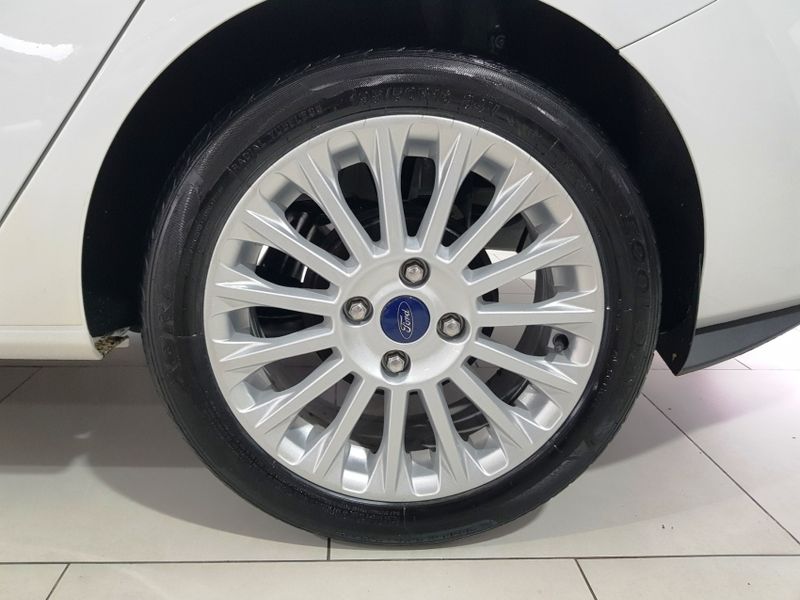 Ford FIESTA 1.6 TITANIUM SEDAN 16V FLEX 4P POWERSHIFT 2014/2015 ADVANT AUTOMÓVEIS CAXIAS DO SUL / Carros no Vale