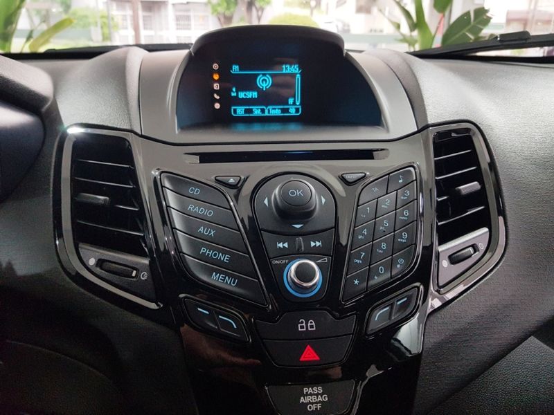 Ford FIESTA 1.6 TITANIUM SEDAN 16V FLEX 4P POWERSHIFT 2014/2015 ADVANT AUTOMÓVEIS CAXIAS DO SUL / Carros no Vale