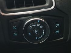 Ford FOCUS 2.0 TITANIUM 16V FLEX 4P POWERSHIFT 2015/2015 ADVANT AUTOMÓVEIS CAXIAS DO SUL / Carros no Vale