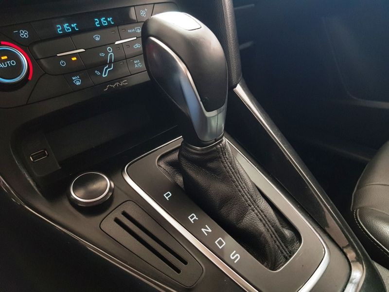 Ford FOCUS 2.0 TITANIUM FASTBACK 16V FLEX 4P POWERSHIFT 2017/2018 ADVANT AUTOMÓVEIS CAXIAS DO SUL / Carros no Vale Ford FOCUS 2.0 TITANIUM FASTBACK 16V FLEX 4P POWERSHIFT 2017/2018 ADVANT AUTOMÓVEIS CAXIAS DO SUL / Carros no Vale
