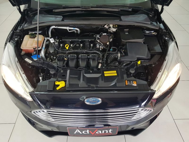 Ford FOCUS 2.0 TITANIUM FASTBACK 16V FLEX 4P POWERSHIFT 2017/2018 ADVANT AUTOMÓVEIS CAXIAS DO SUL / Carros no Vale