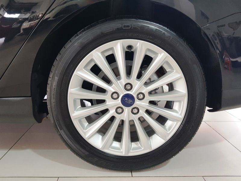 Ford FOCUS 2.0 TITANIUM FASTBACK 16V FLEX 4P POWERSHIFT 2017/2018 ADVANT AUTOMÓVEIS CAXIAS DO SUL / Carros no Vale