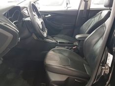 Ford FOCUS 2.0 TITANIUM FASTBACK 16V FLEX 4P POWERSHIFT 2017/2018 ADVANT AUTOMÓVEIS CAXIAS DO SUL / Carros no Vale