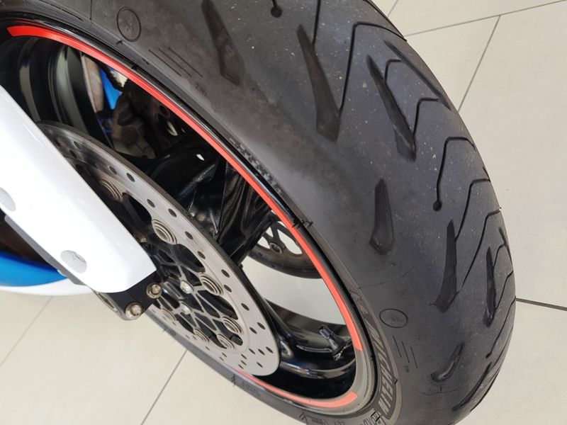 Suzuki Gsx R 750 2014/2015 ADVANT AUTOMÓVEIS CAXIAS DO SUL / Carros no Vale