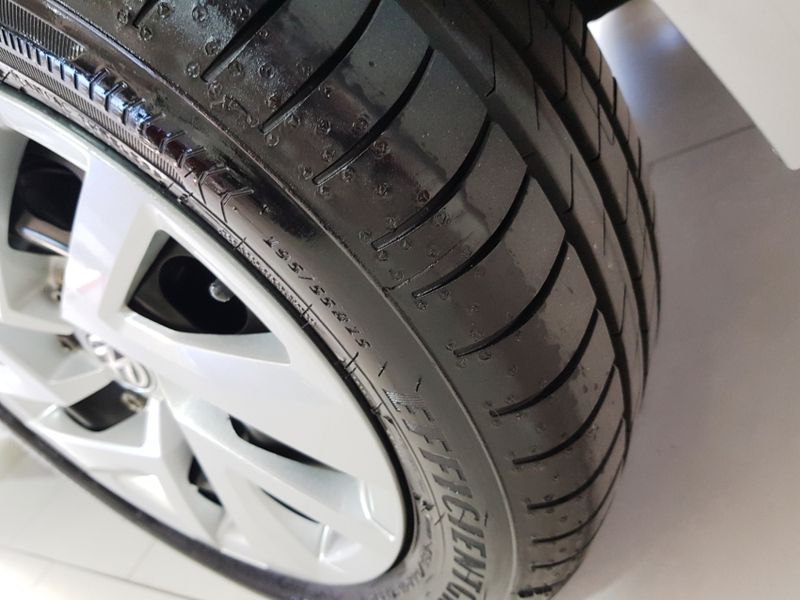 Volkswagen VIRTUS 1.6 MSI TOTAL FLEX MANUAL 2019/2020 ADVANT AUTOMÓVEIS CAXIAS DO SUL / Carros no Vale