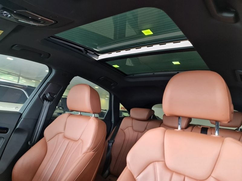 Audi Q5 2.0 55 TFSIE PHEV SPORTBACK PERFORMANCE BLACK QUATTRO S TRONIC 2022/2023 CARRO DEZ NOVO HAMBURGO / Carros no Vale Audi Q5 2.0 55 TFSIE PHEV SPORTBACK PERFORMANCE BLACK QUATTRO S TRONIC 2022/2023 CARRO DEZ NOVO HAMBURGO / Carros no Vale