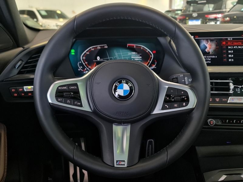 BMW 118i 1.5 12V GASOLINA M SPORT STEPTRONIC 2022/2023 CARRO DEZ NOVO HAMBURGO / Carros no Vale BMW 118i 1.5 12V GASOLINA M SPORT STEPTRONIC 2022/2023 CARRO DEZ NOVO HAMBURGO / Carros no Vale