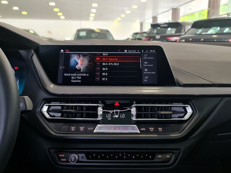 BMW 118i 1.5 12V GASOLINA M SPORT STEPTRONIC 2022/2023 CARRO DEZ NOVO HAMBURGO / Carros no Vale BMW 118i 1.5 12V GASOLINA M SPORT STEPTRONIC 2022/2023 CARRO DEZ NOVO HAMBURGO / Carros no Vale