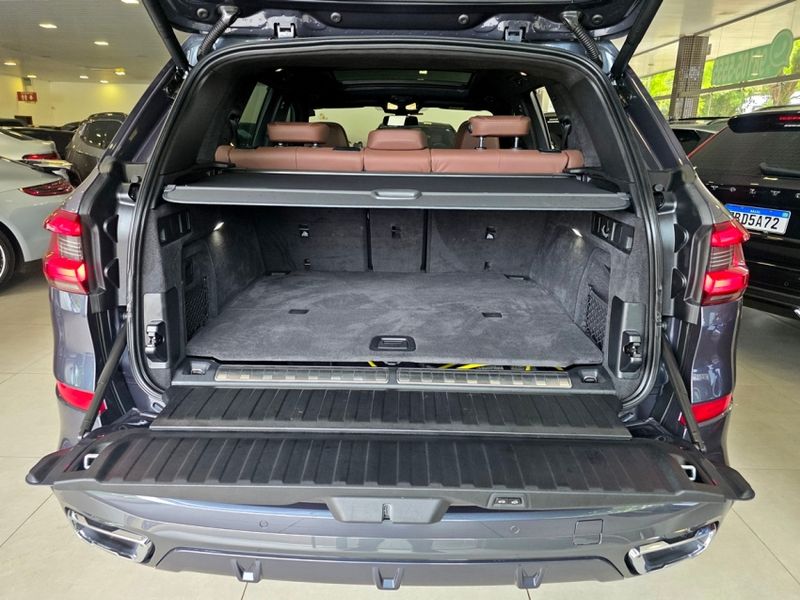 BMW X5 3.0 I6 TURBO HÍBRIDO XDRIVE45E M SPORT AUTOMÁTICO 2020/2021 CARRO DEZ NOVO HAMBURGO / Carros no Vale BMW X5 3.0 I6 TURBO HÍBRIDO XDRIVE45E M SPORT AUTOMÁTICO 2020/2021 CARRO DEZ NOVO HAMBURGO / Carros no Vale