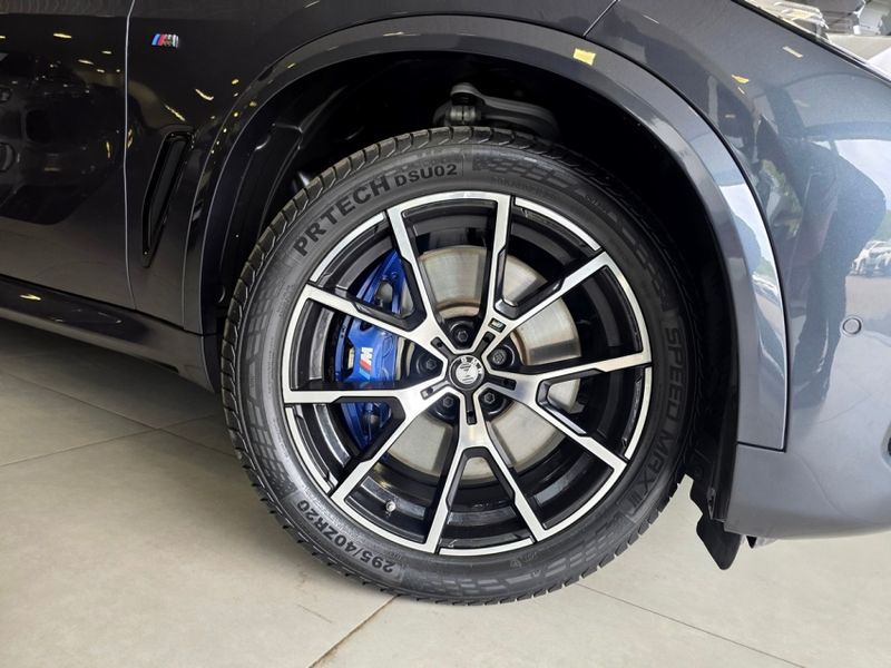 BMW X5 3.0 I6 TURBO HÍBRIDO XDRIVE45E M SPORT AUTOMÁTICO 2020/2021 CARRO DEZ NOVO HAMBURGO / Carros no Vale BMW X5 3.0 I6 TURBO HÍBRIDO XDRIVE45E M SPORT AUTOMÁTICO 2020/2021 CARRO DEZ NOVO HAMBURGO / Carros no Vale