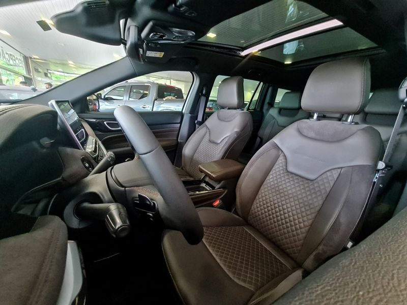 JEEP COMMANDER 2.0 TD380 TURBO DIESEL OVERLAND AT9 2022/2022 CARRO DEZ NOVO HAMBURGO / Carros no Vale