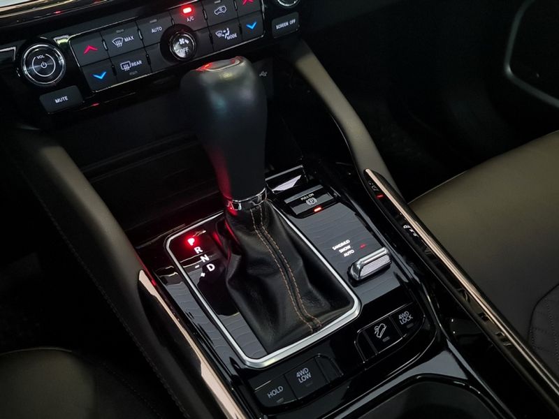 JEEP COMMANDER 2.0 TD380 TURBO DIESEL OVERLAND AT9 2022/2022 CARRO DEZ NOVO HAMBURGO / Carros no Vale