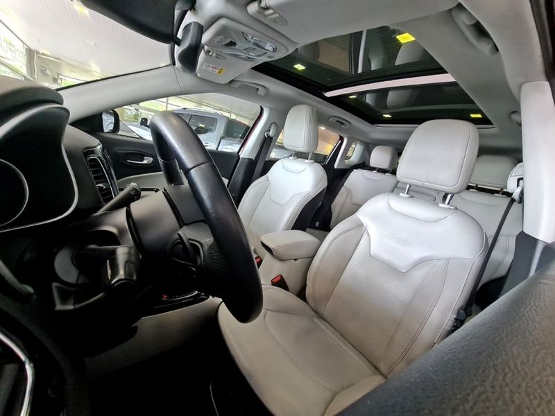 JEEP COMPASS 2.0 16V FLEX LIMITED AUTOMÁTICO 2019/2019 CARRO DEZ NOVO HAMBURGO / Carros no Vale JEEP COMPASS 2.0 16V FLEX LIMITED AUTOMÁTICO 2019/2019 CARRO DEZ NOVO HAMBURGO / Carros no Vale