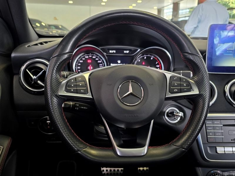 Mercedes-Benz GLA 250 2.0 CGI GASOLINA SPORT 4MATIC 7G-DCT 2018/2018 CARRO DEZ NOVO HAMBURGO / Carros no Vale Mercedes-Benz GLA 250 2.0 CGI GASOLINA SPORT 4MATIC 7G-DCT 2018/2018 CARRO DEZ NOVO HAMBURGO / Carros no Vale