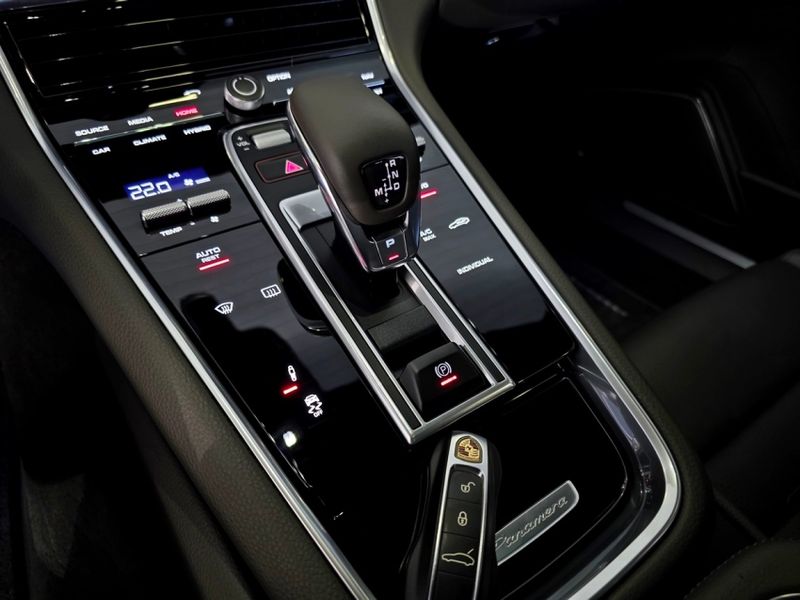 Porsche PANAMERA 2.9 V6 E-HYBRID 4 EXECUTIVE PDK 2018/2018 CARRO DEZ NOVO HAMBURGO / Carros no Vale Porsche PANAMERA 2.9 V6 E-HYBRID 4 EXECUTIVE PDK 2018/2018 CARRO DEZ NOVO HAMBURGO / Carros no Vale