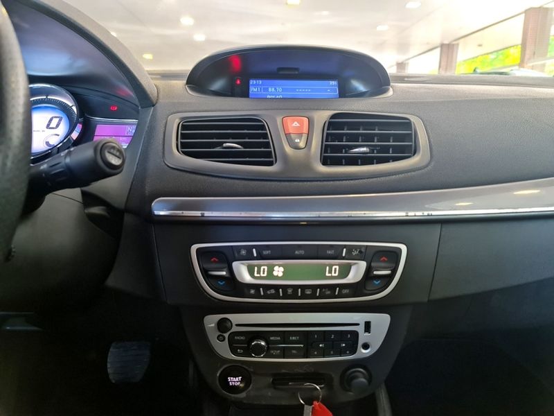 Renault FLUENCE 2.0 DYNAMIQUE PLUS 16V FLEX 4P AUTOMÁTICO 2017/2018 CARRO DEZ NOVO HAMBURGO / Carros no Vale