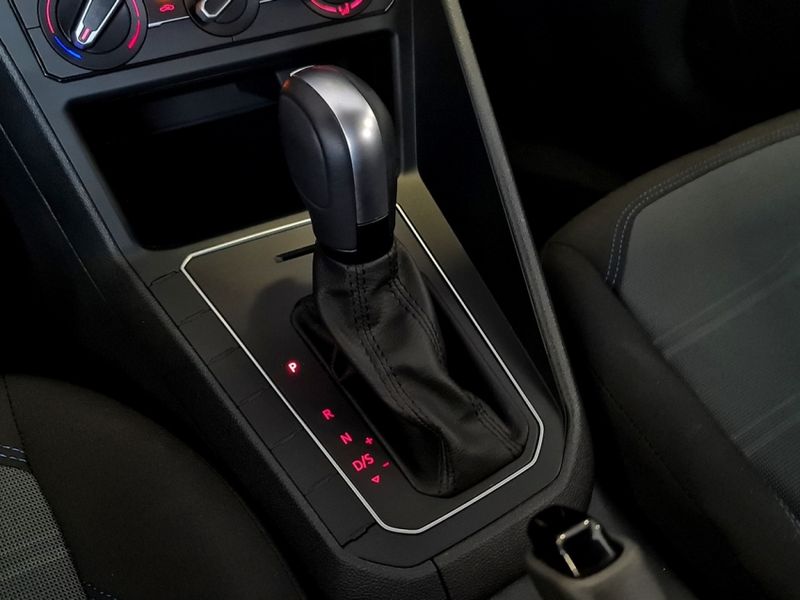 Volkswagen NIVUS 1.0 200 TSI TOTAL FLEX COMFORTLINE AUTOMÁTICO 2020/2021 CARRO DEZ NOVO HAMBURGO / Carros no Vale