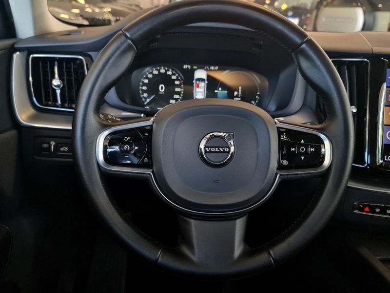 Volvo XC60 2.0 T8 HYBRID MOMENTUM AWD GEARTRONIC 2020/2021 CARRO DEZ NOVO HAMBURGO / Carros no Vale