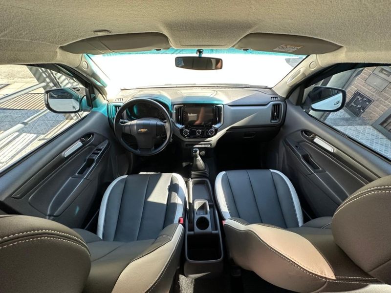 Chevrolet S10 2.8 16V TURBO DIESEL LS CD 4X4 MANUAL 2021/2022 CARRO AUTOMARCAS CAXIAS DO SUL / Carros no Vale