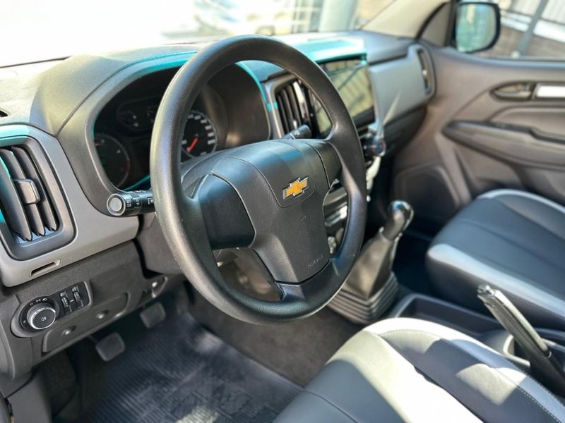 Chevrolet S10 2.8 16V TURBO DIESEL LS CD 4X4 MANUAL 2021/2022 CARRO AUTOMARCAS CAXIAS DO SUL / Carros no Vale