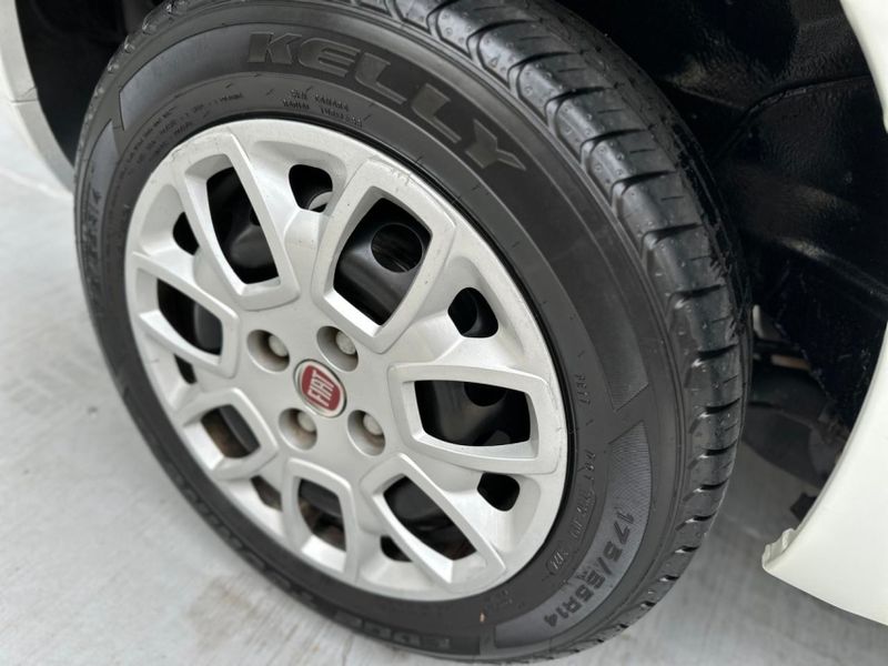 Fiat UNO 1.0 EVO VIVACE 8V FLEX 4P MANUAL 2013/2014 CARRO AUTOMARCAS CAXIAS DO SUL / Carros no Vale