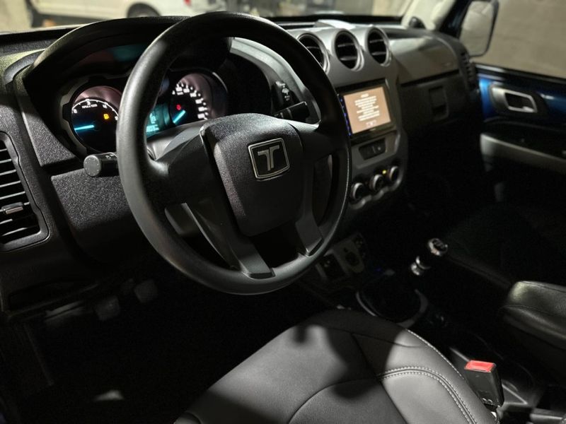 Troller T4 3.2 XLT 4X4 20V TURBO INTERCOOLER DIESEL 2P MANUAL 2014/2015 CARRO AUTOMARCAS CAXIAS DO SUL / Carros no Vale