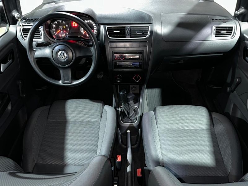 Volkswagen FOX 1.6 MI 8V FLEX 4P MANUAL 2011/2012 CARRO AUTOMARCAS CAXIAS DO SUL / Carros no Vale