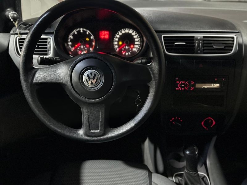Volkswagen FOX 1.6 MI 8V FLEX 4P MANUAL 2011/2012 CARRO AUTOMARCAS CAXIAS DO SUL / Carros no Vale