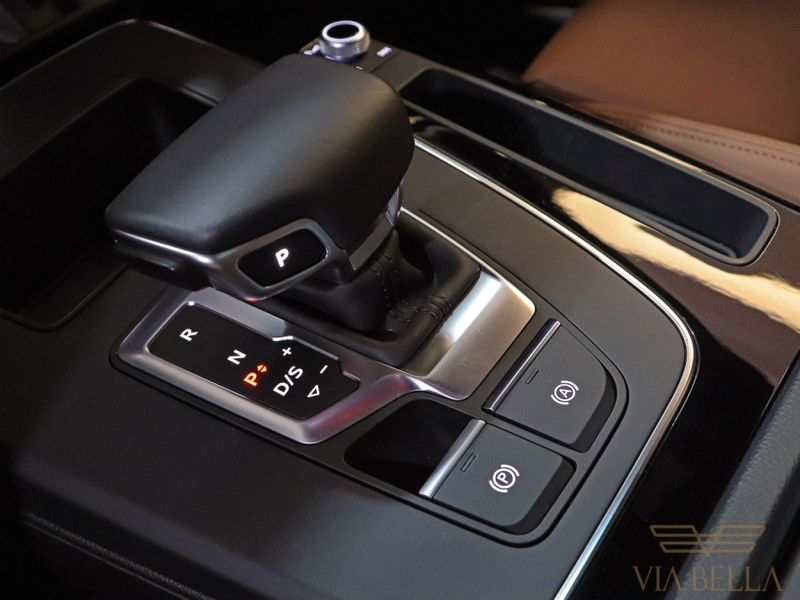 Audi Q5 2.0 45 TFSI GASOLINA S LINE BLACK QUATTRO S TRONIC 2021/2021 VIA BELLA VEÍCULOS ESPECIAIS CAXIAS DO SUL / Carros no Vale