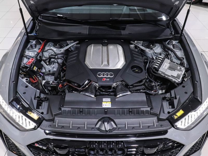 Audi RS6 4.0 AVANT V8 TWINTURBO MHEV TIPTRONIC 2022/2023 VIA BELLA VEÍCULOS ESPECIAIS CAXIAS DO SUL / Carros no Vale