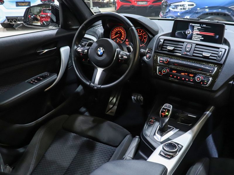 BMW 125i 2.0 M SPORT 16V FLEX 4P AUTOMÁTICO 2014/2015 VIA BELLA VEÍCULOS ESPECIAIS CAXIAS DO SUL / Carros no Vale