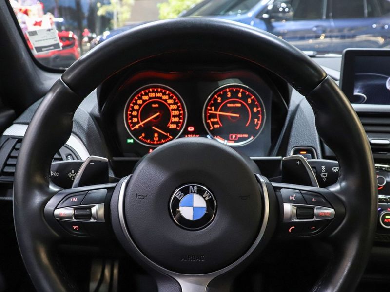 BMW 125i 2.0 M SPORT 16V FLEX 4P AUTOMÁTICO 2014/2015 VIA BELLA VEÍCULOS ESPECIAIS CAXIAS DO SUL / Carros no Vale