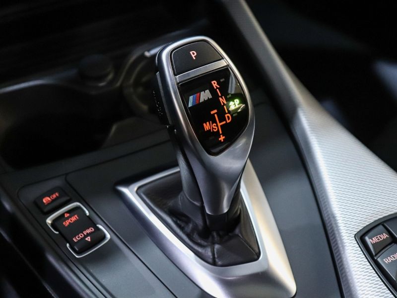 BMW 125i 2.0 M SPORT 16V FLEX 4P AUTOMÁTICO 2014/2015 VIA BELLA VEÍCULOS ESPECIAIS CAXIAS DO SUL / Carros no Vale