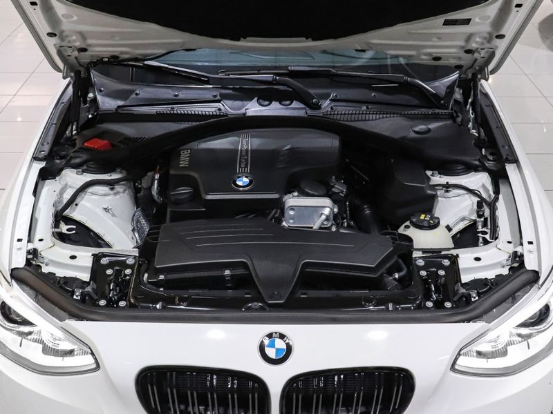 BMW 125i 2.0 M SPORT 16V FLEX 4P AUTOMÁTICO 2014/2015 VIA BELLA VEÍCULOS ESPECIAIS CAXIAS DO SUL / Carros no Vale