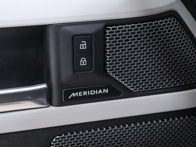 Land Rover DEFENDER 3.0 D300 TURBO DIESEL MHEV 90 HSE AWD AUTOMÁTICO 2023/2023 VIA BELLA VEÍCULOS ESPECIAIS CAXIAS DO SUL / Carros no Vale