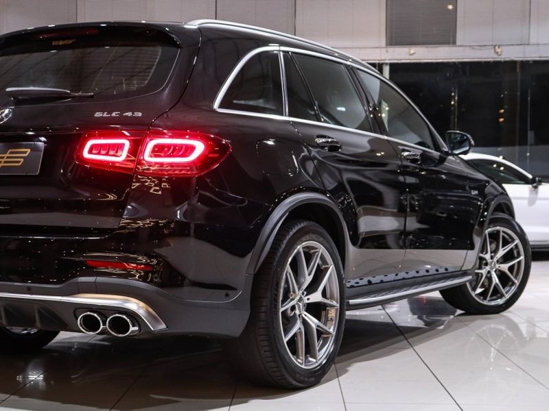 Mercedes-Benz GLC 43 AMG 3.0 V6 GASOLINA 4MATIC 9G-TRONIC 2021/2022 VIA BELLA VEÍCULOS ESPECIAIS CAXIAS DO SUL / Carros no Vale