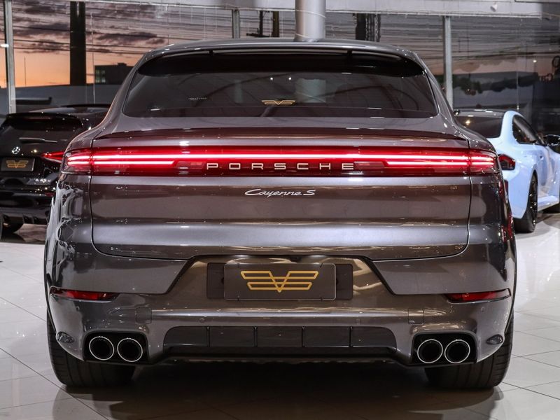 Porsche CAYENNE 4.0 V8 GASOLINA S COUPÉ AWD TIPTRONIC S 2023/2024 VIA BELLA VEÍCULOS ESPECIAIS CAXIAS DO SUL / Carros no Vale