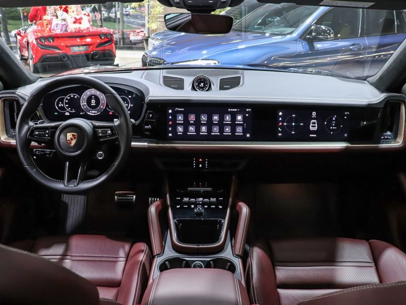 Porsche CAYENNE 4.0 V8 GASOLINA S COUPÉ AWD TIPTRONIC S 2023/2024 VIA BELLA VEÍCULOS ESPECIAIS CAXIAS DO SUL / Carros no Vale