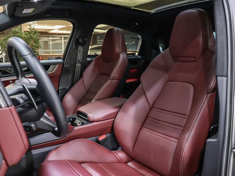 Porsche CAYENNE 4.0 V8 GASOLINA S COUPÉ AWD TIPTRONIC S 2023/2024 VIA BELLA VEÍCULOS ESPECIAIS CAXIAS DO SUL / Carros no Vale