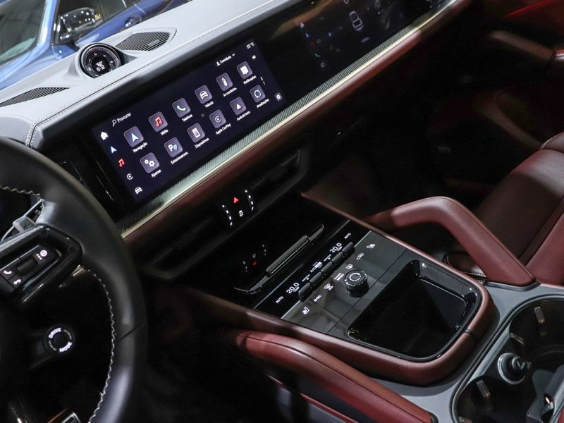 Porsche CAYENNE 4.0 V8 GASOLINA S COUPÉ AWD TIPTRONIC S 2023/2024 VIA BELLA VEÍCULOS ESPECIAIS CAXIAS DO SUL / Carros no Vale