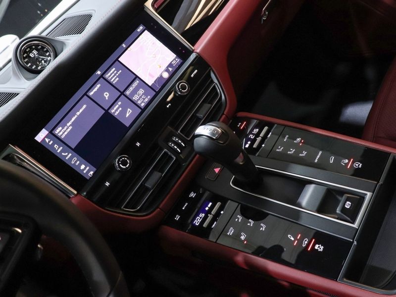 Porsche MACAN 2.0 TURBO GASOLINA T PDK 2022/2023 VIA BELLA VEÍCULOS ESPECIAIS CAXIAS DO SUL / Carros no Vale